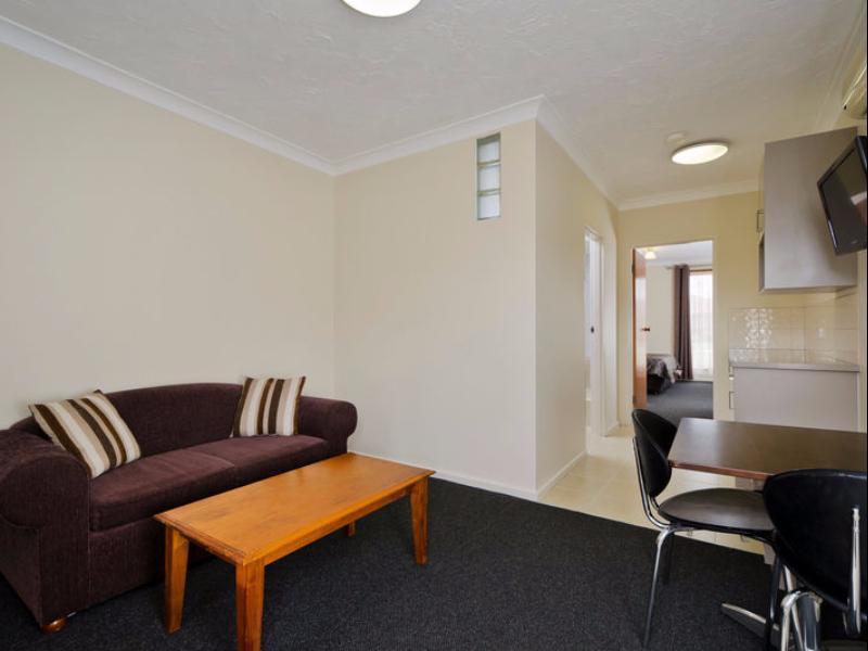 And 3* Werribee