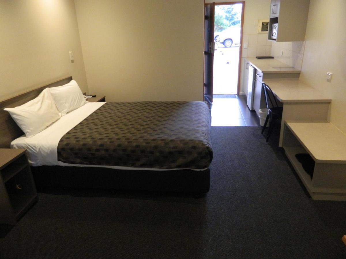 And Motel 3*